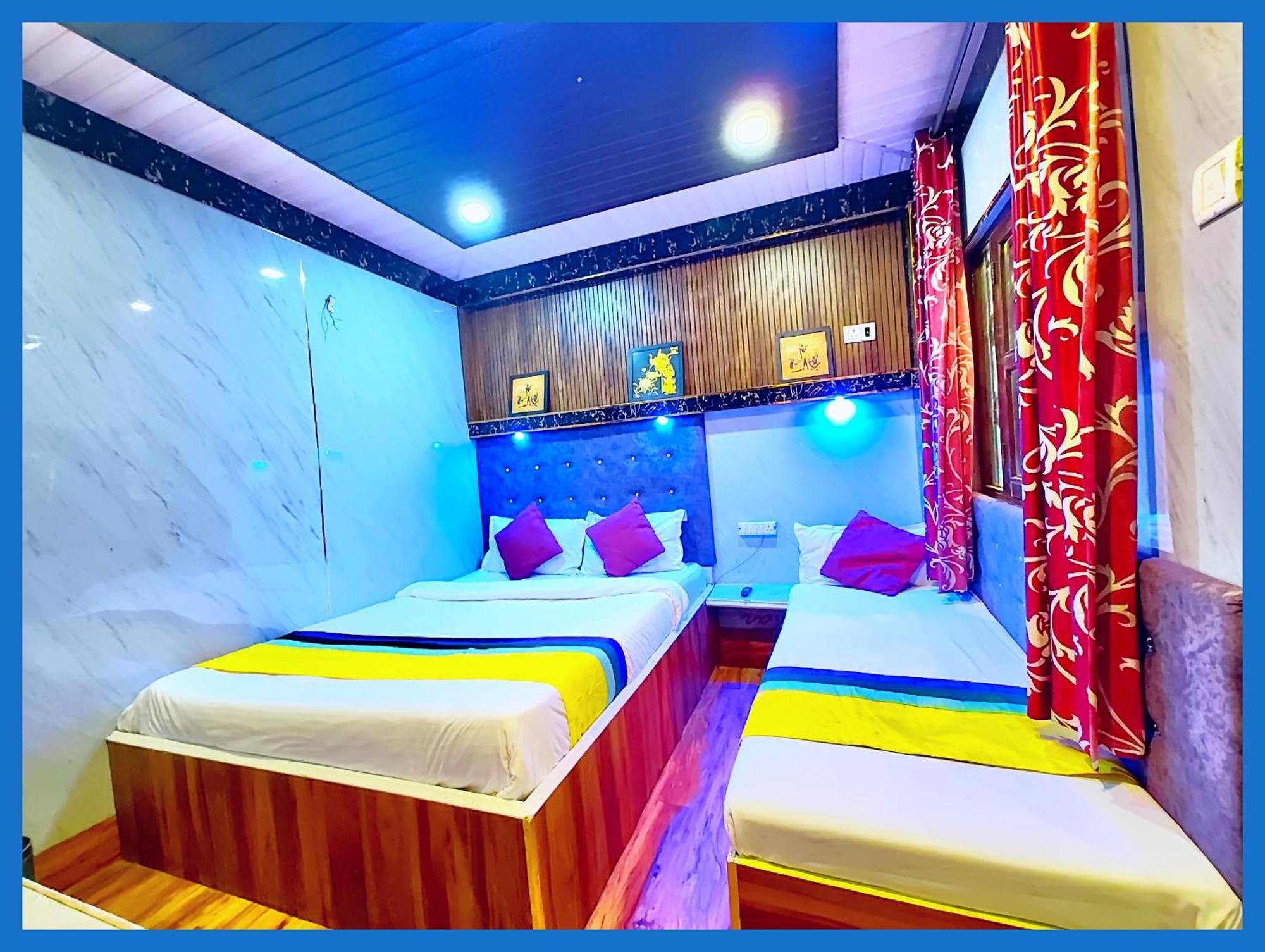 Flattiess ! Hotel Near Mall Road - Open Sitting Area On Terrace With Full Naini Lake View And Mountain Valley View - Wi Fi - Room Service Available - Top Rated Hotel Найнитал Экстерьер фото
